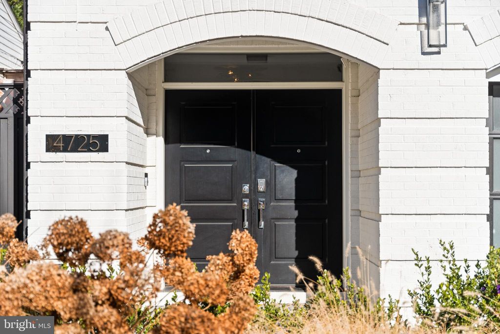 Photo of 4725 Massachusetts Avenue NW, WASHINGTON, DC 20016 (MLS # DCDC2240678)