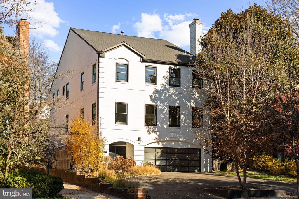 Photo of 4725 Massachusetts Avenue NW, WASHINGTON, DC 20016 (MLS # DCDC2240678)