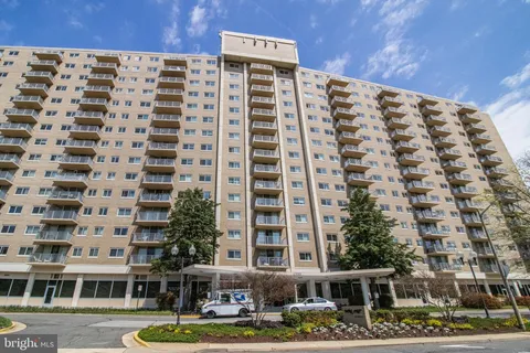 1225 Martha Custis Drive Unit 720, Alexandria, VA MLS: VAAX2043778