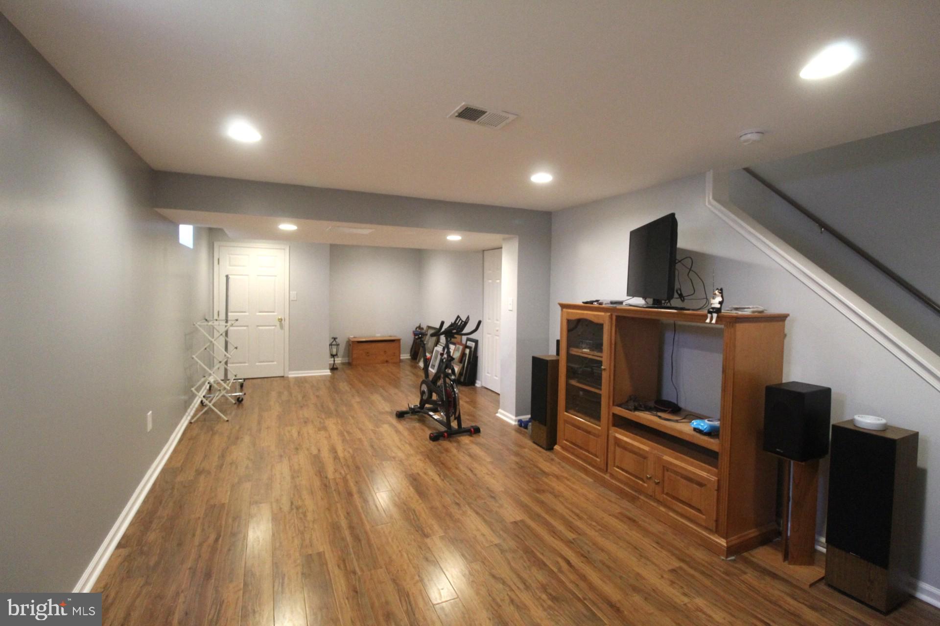 BRADFORD WOODS - Residential