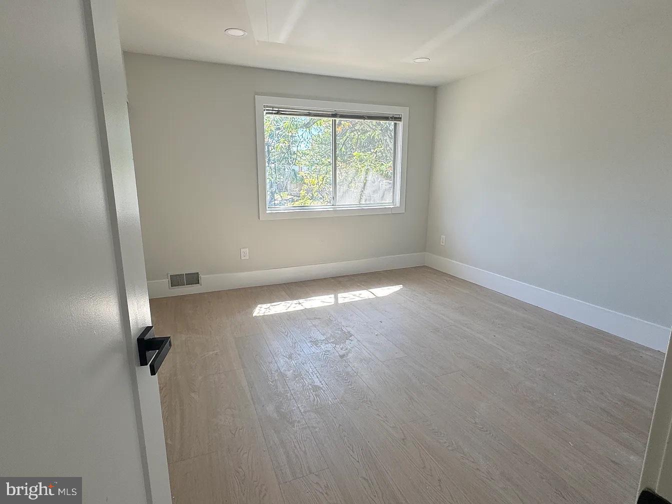 REFLECTION LAKE - Residential Lease