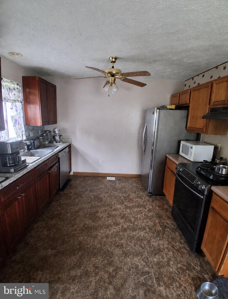 9804 MOHAWK DRIVE
