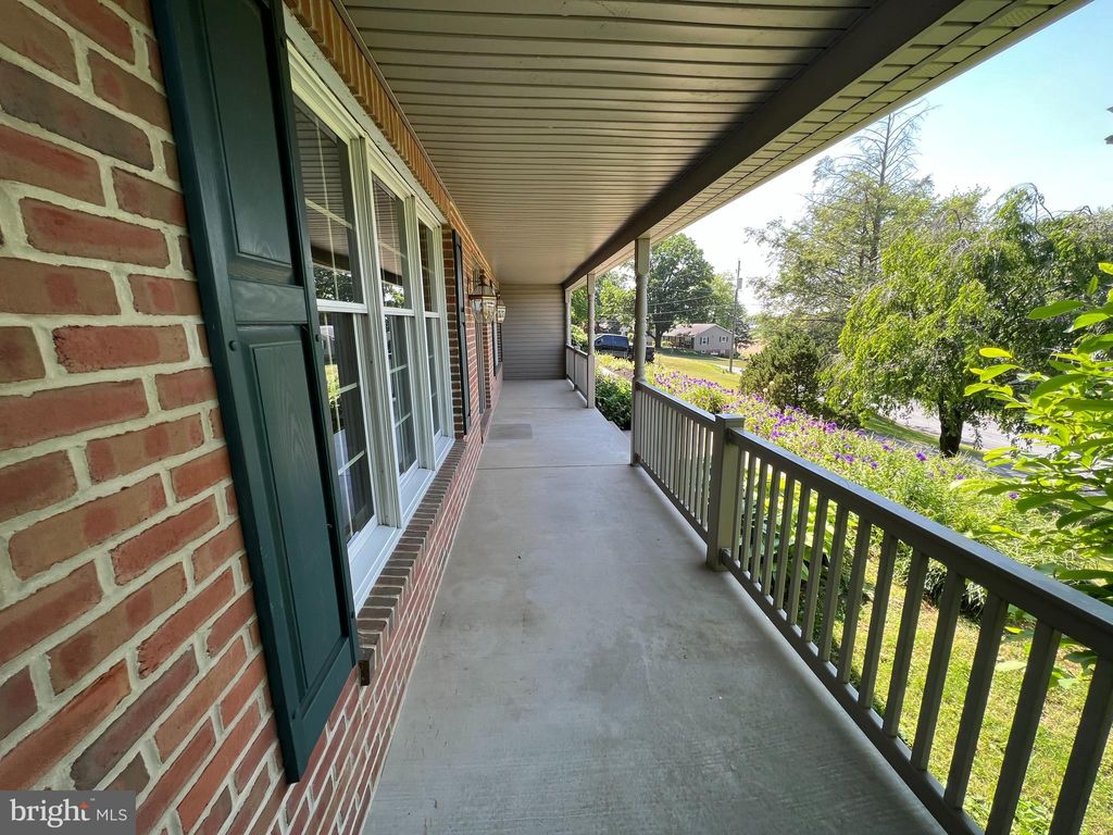 Photo of 106 EDGEWOOD DR, NEW HOLLAND, PA 17557 (MLS # PALA2035906)