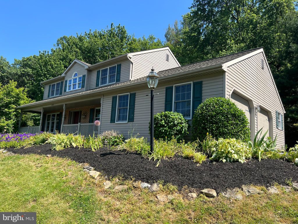 Photo of 106 EDGEWOOD DR, NEW HOLLAND, PA 17557 (MLS # PALA2035906)
