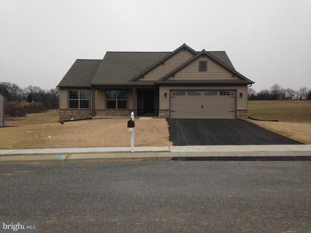 COMP PURPOSES ONLYOpen Floor Plan with lots of outdoor living space. Large Owners Suite, with large walk-in-closet