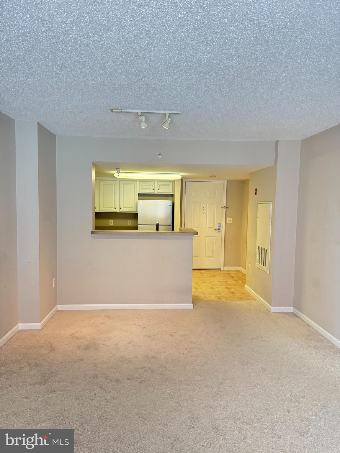 GALLERY AT WHITE FLINT - Residential Lease