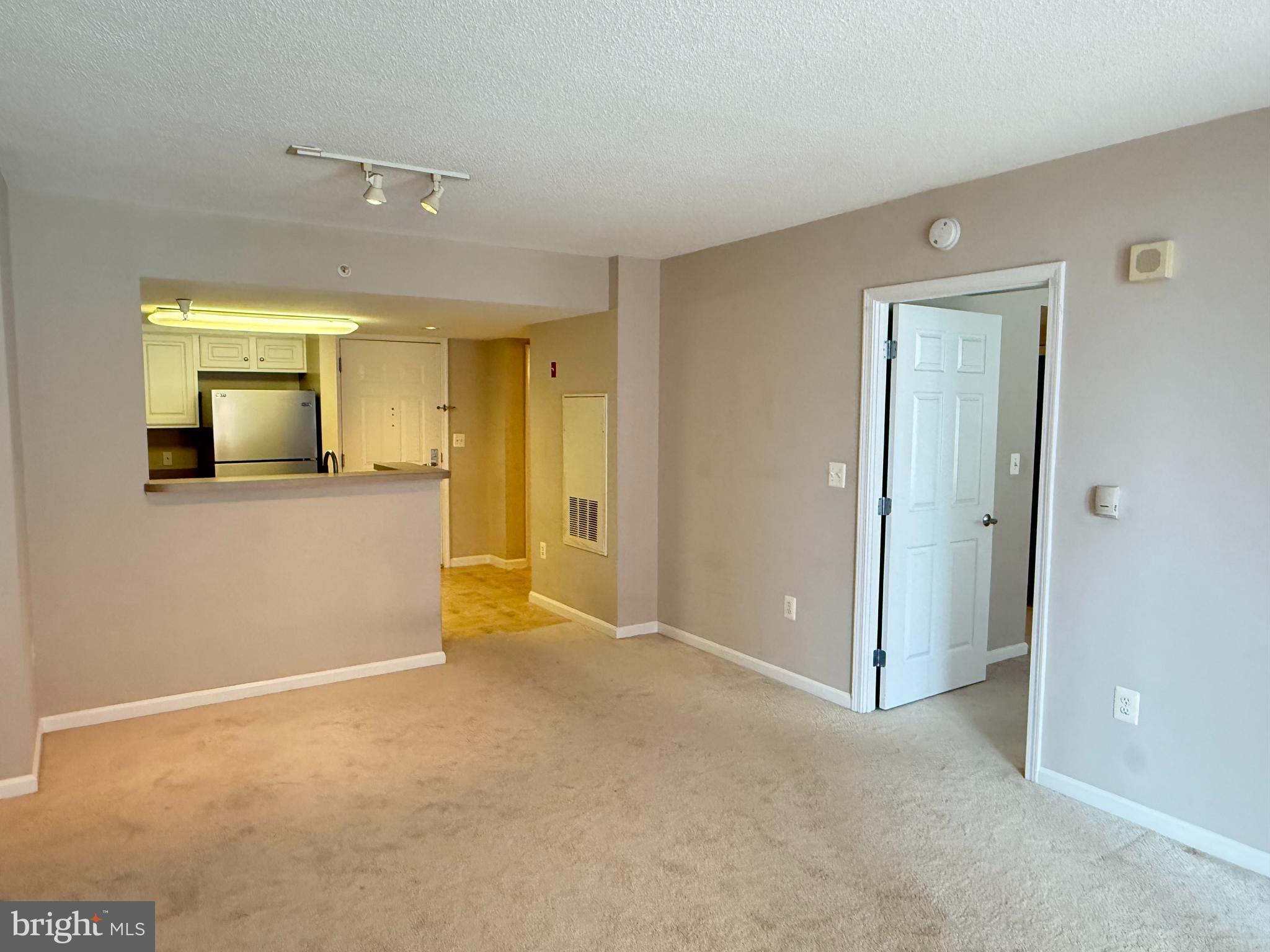 GALLERY AT WHITE FLINT - Residential Lease