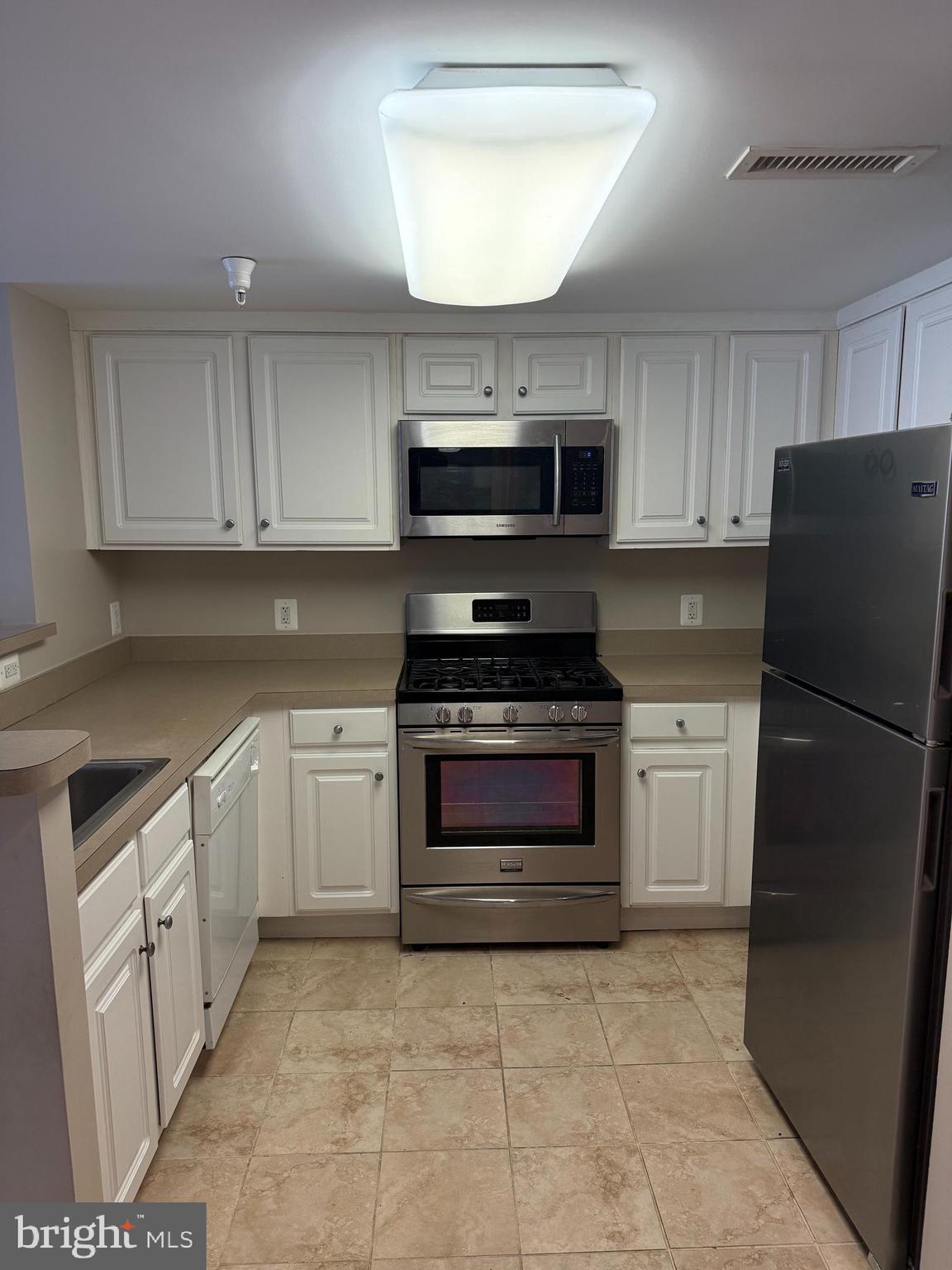 GALLERY AT WHITE FLINT - Residential Lease