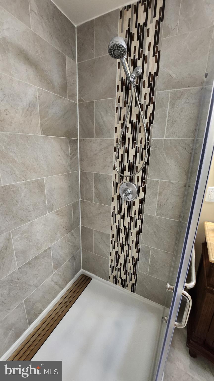 ASHBURN VILLAGE - Residential Lease