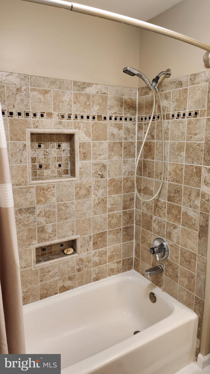 ASHBURN VILLAGE - Residential Lease