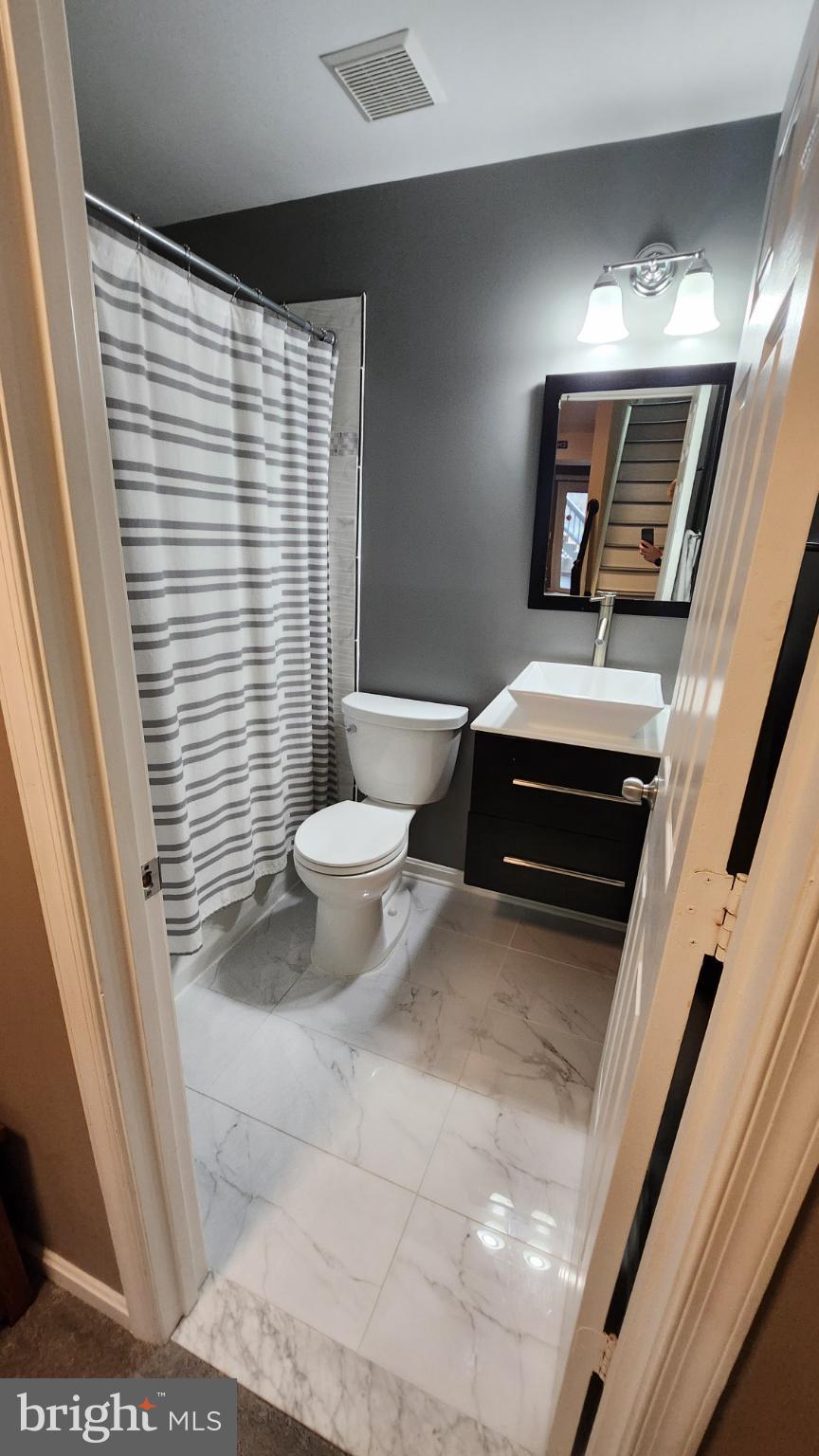 ASHBURN VILLAGE - Residential Lease