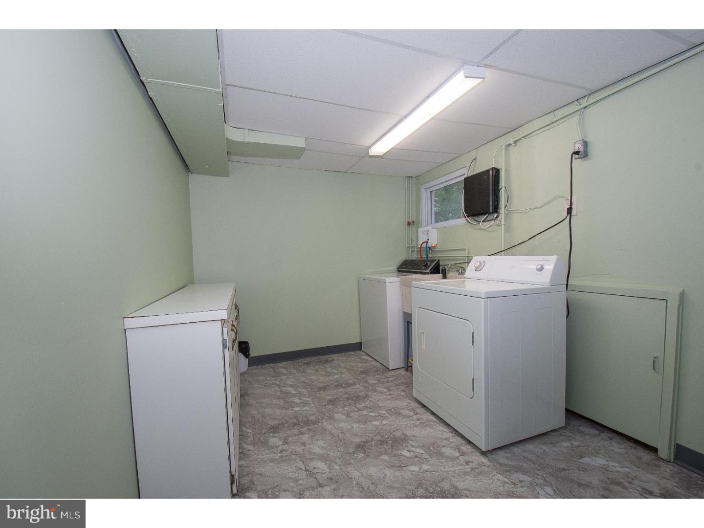 BRENTWOOD MANOR - Residential