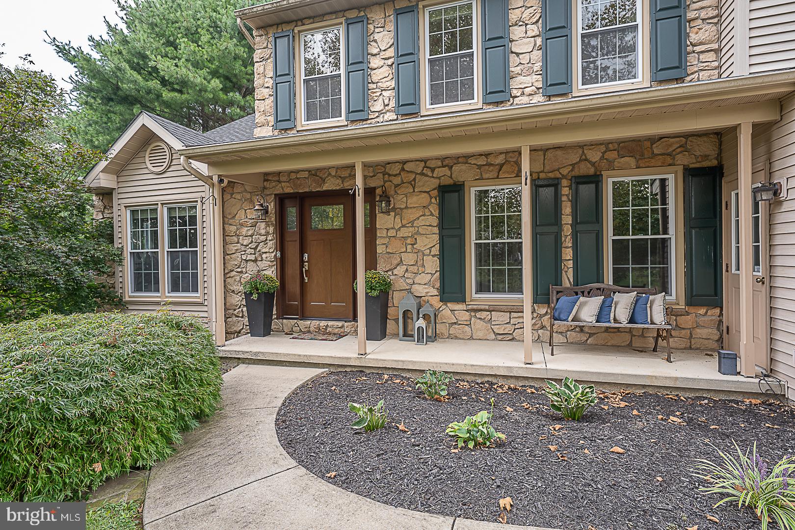 19 ONEIDA COURT