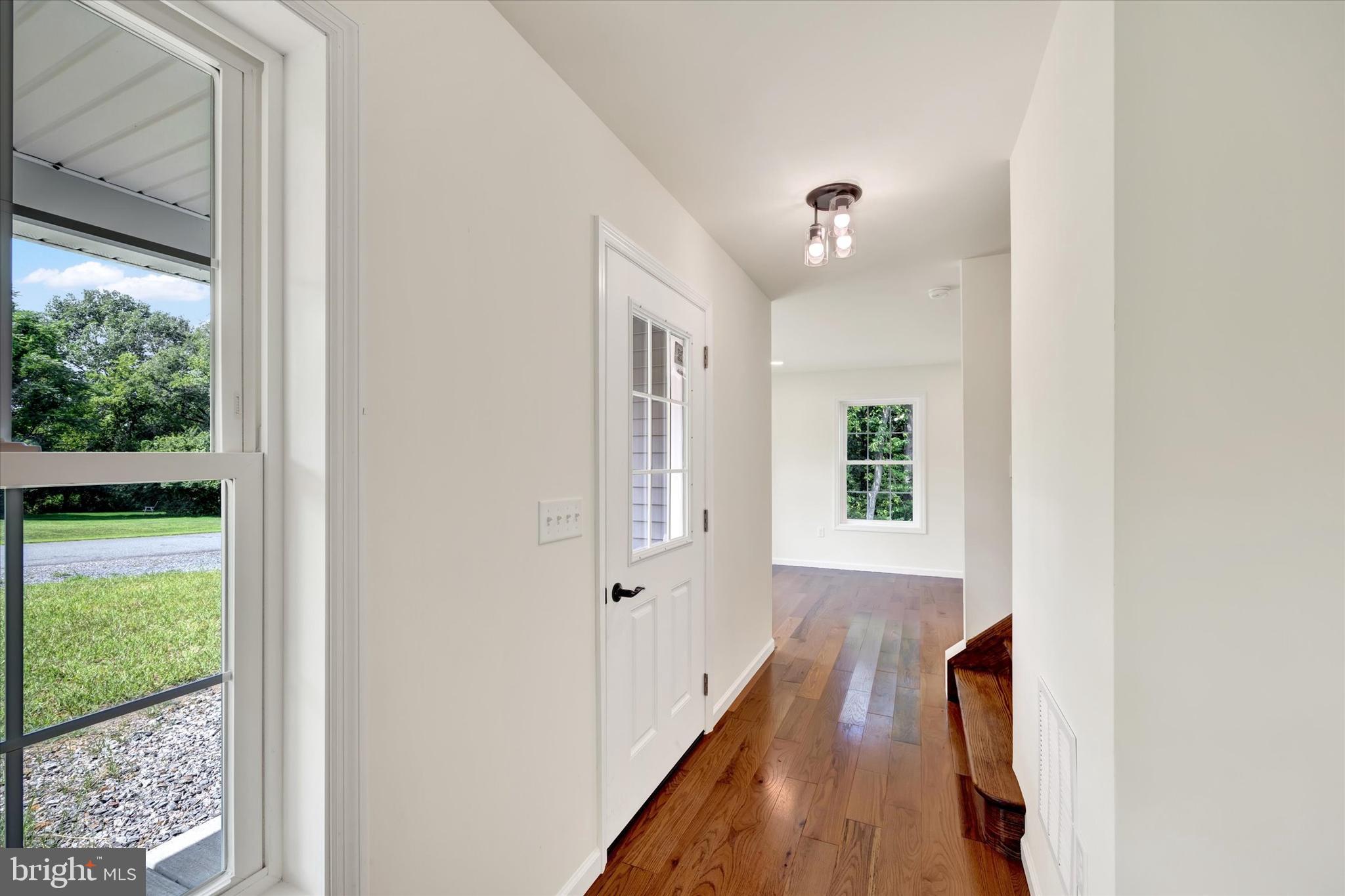 868 SLEEPY HOLLOW DR