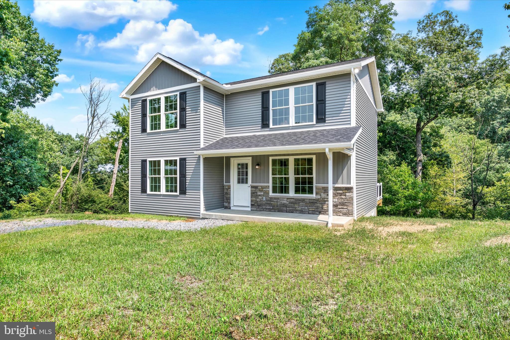 868 SLEEPY HOLLOW DR