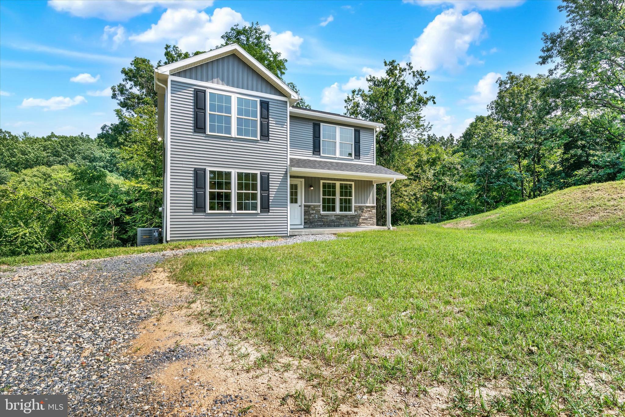 868 SLEEPY HOLLOW DR