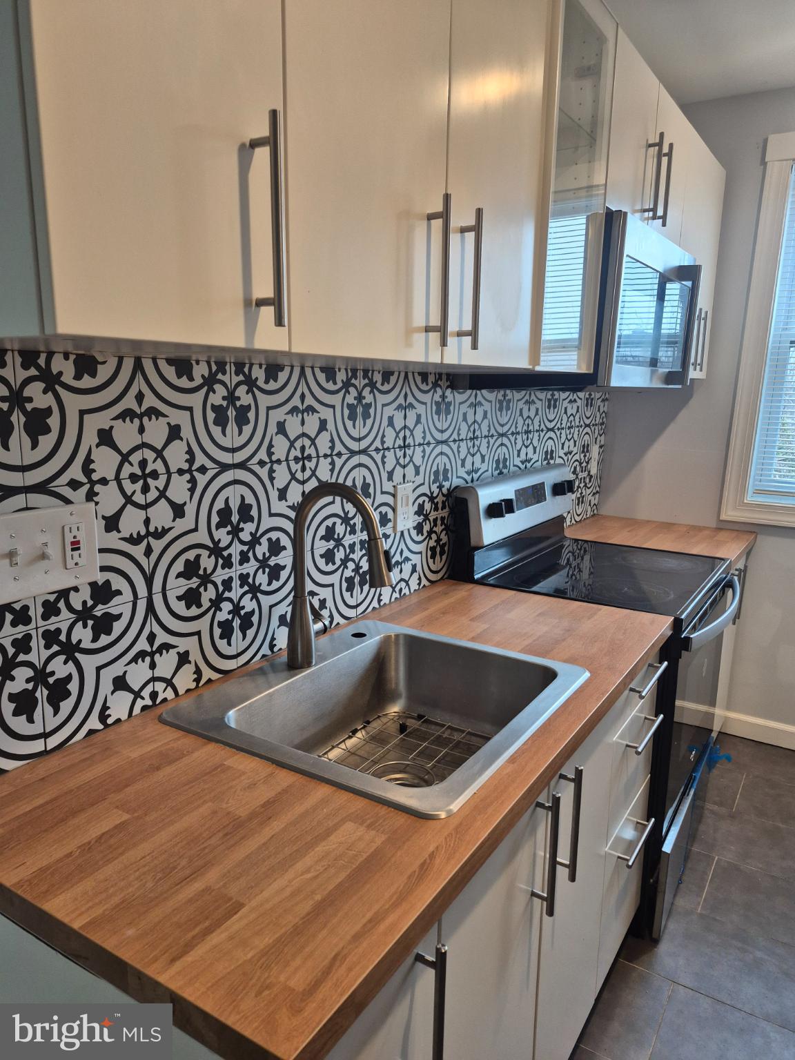 512 RIDGE ROAD SE 305