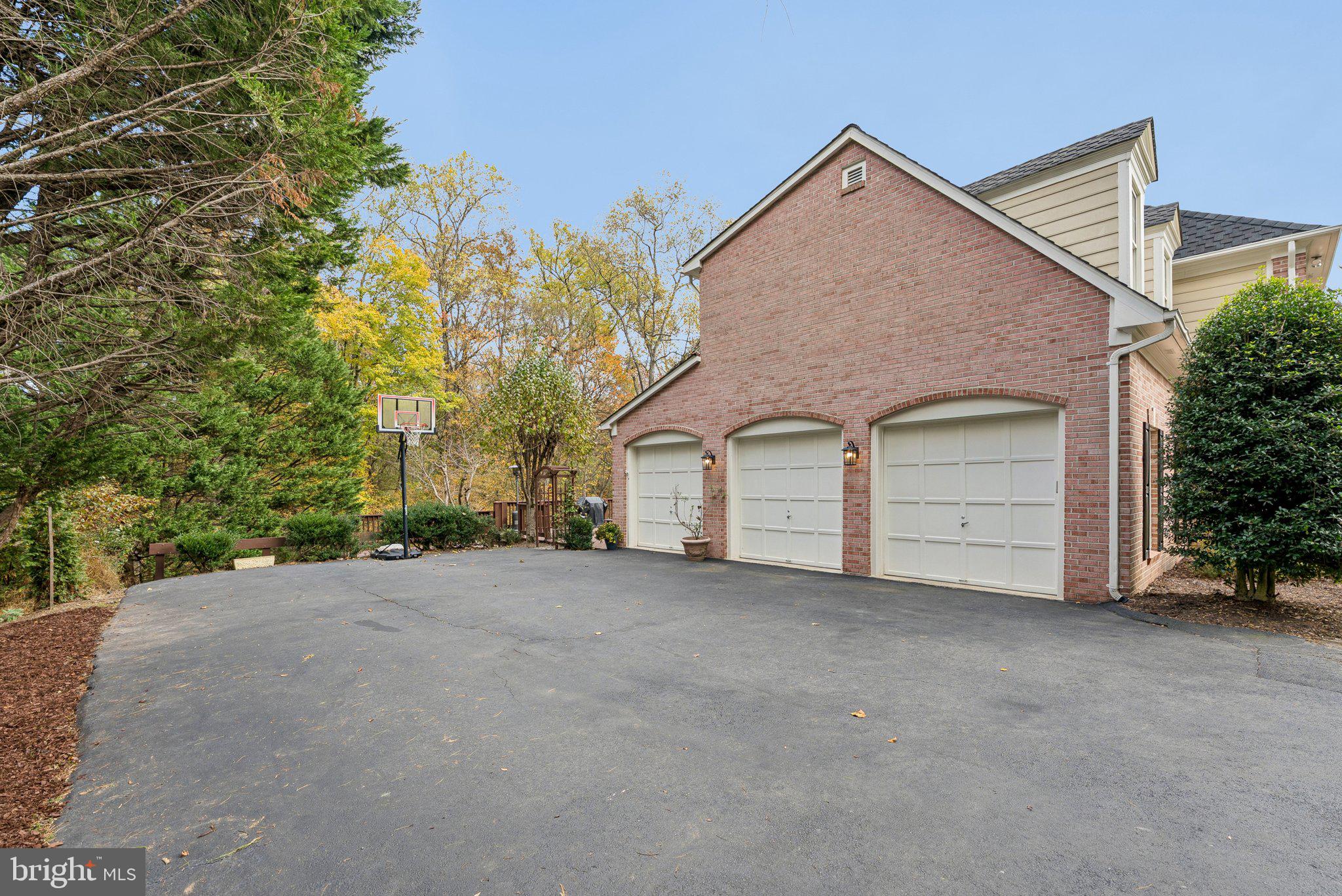 HICKORY CREEK ESTATES - Residential