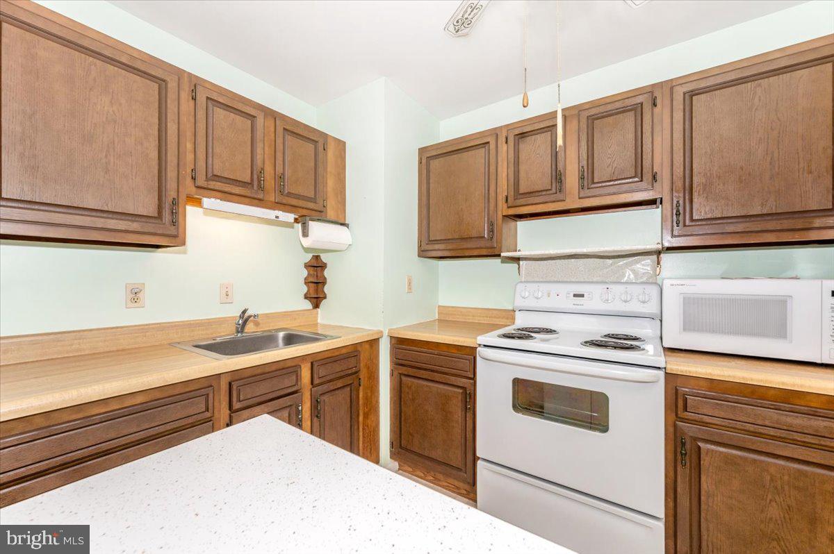 MANCHESTER VILLAGE - Residential