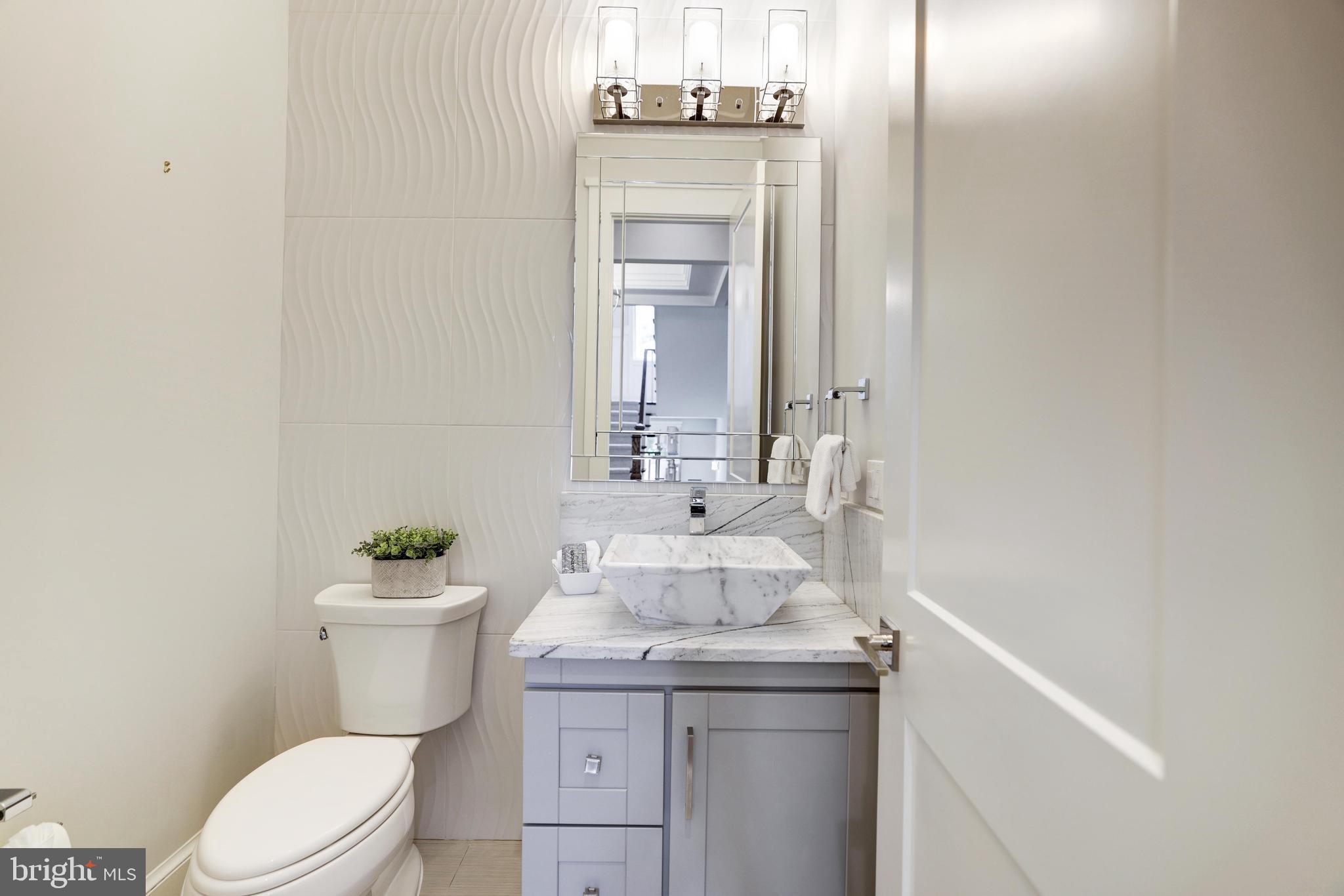 BROYHILLS MCLEAN ESTATES - Residential