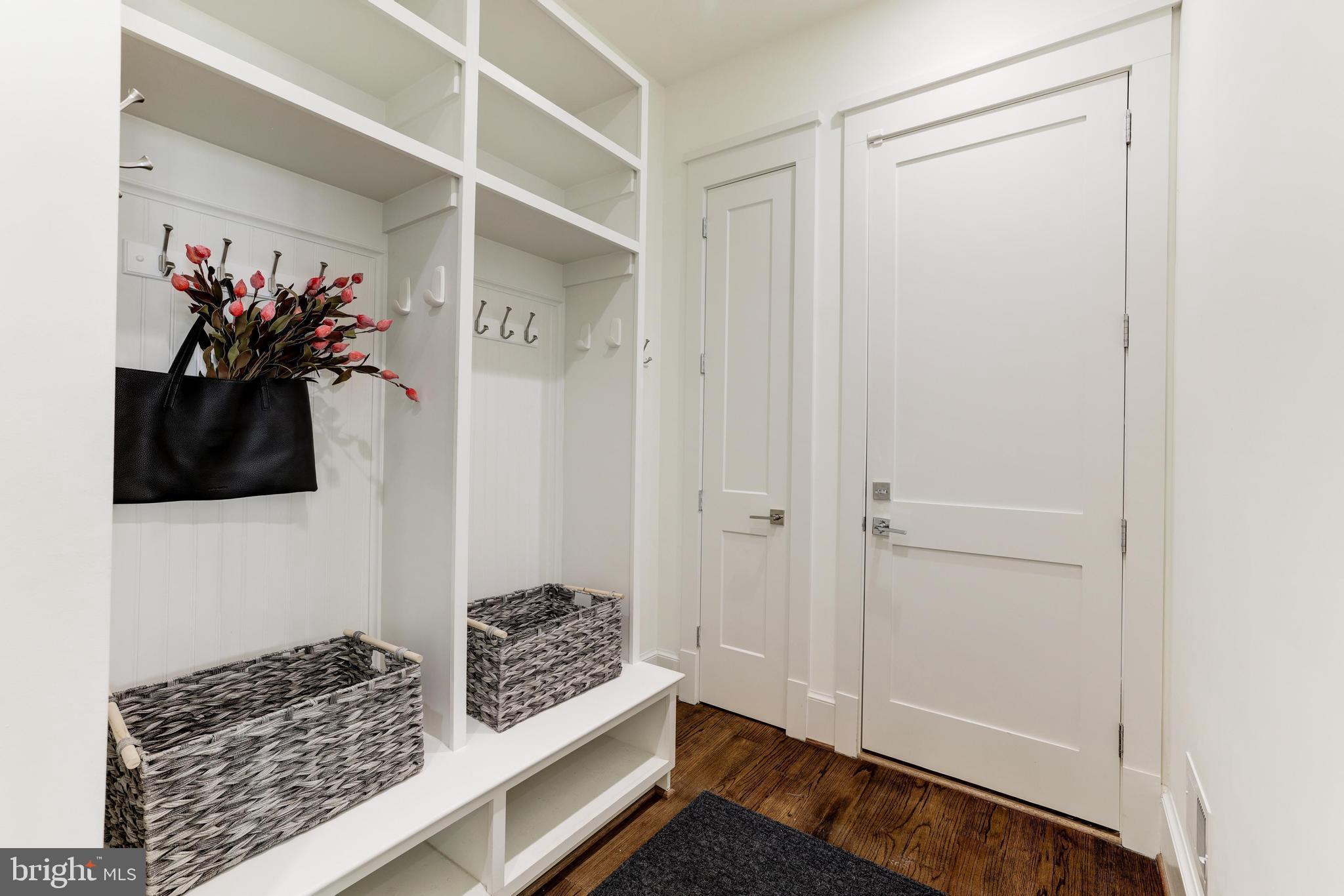 BROYHILLS MCLEAN ESTATES - Residential