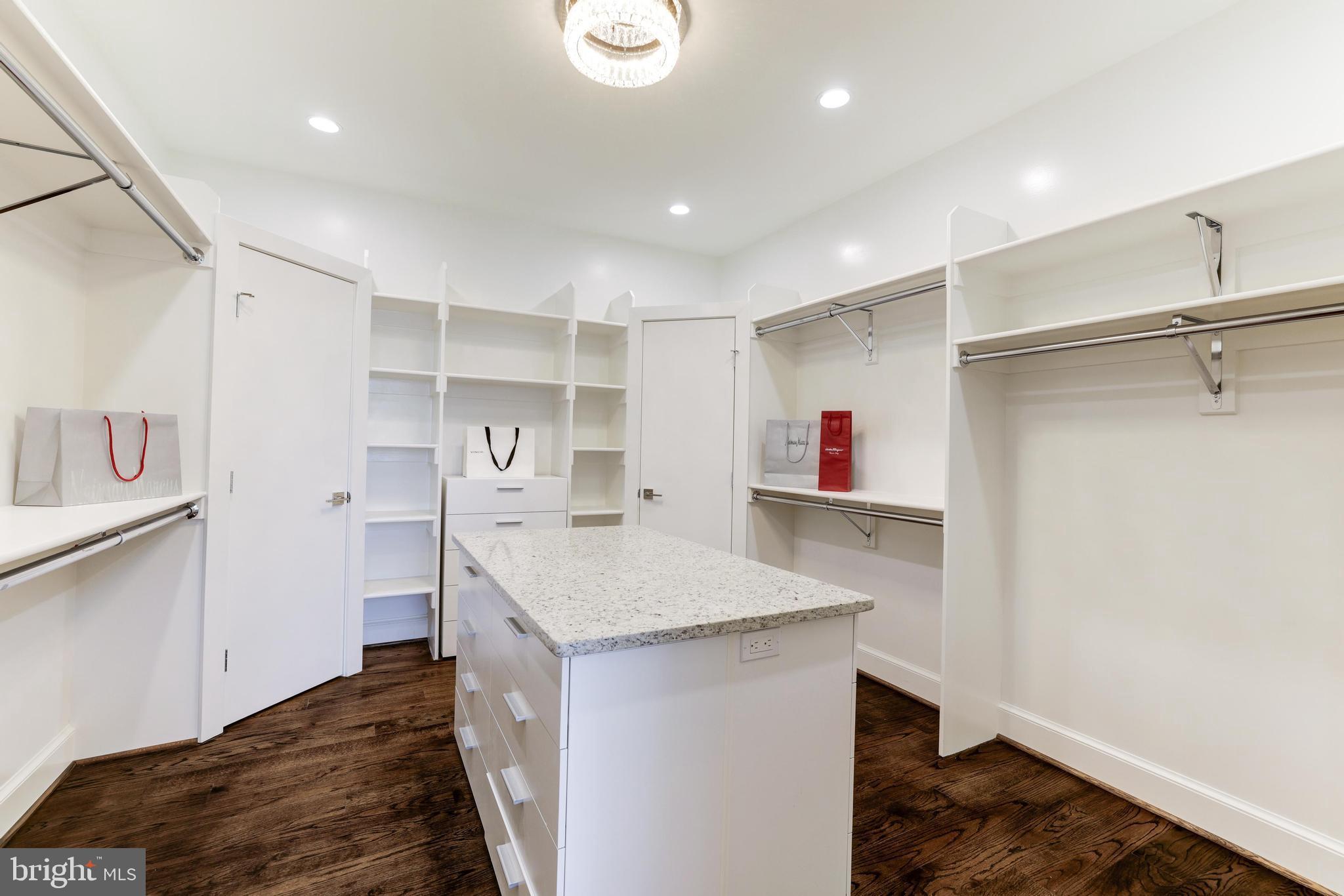 BROYHILLS MCLEAN ESTATES - Residential