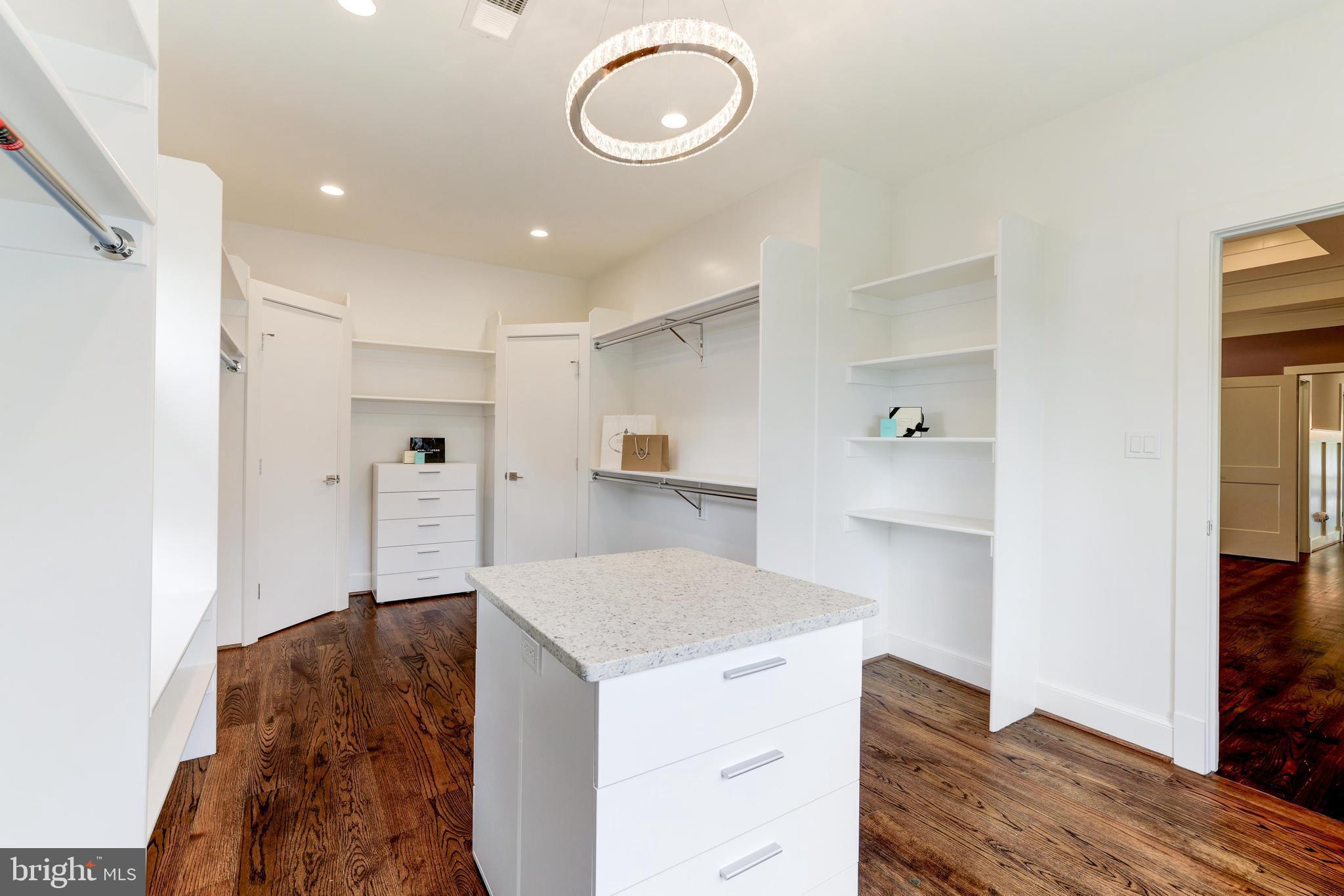 BROYHILLS MCLEAN ESTATES - Residential