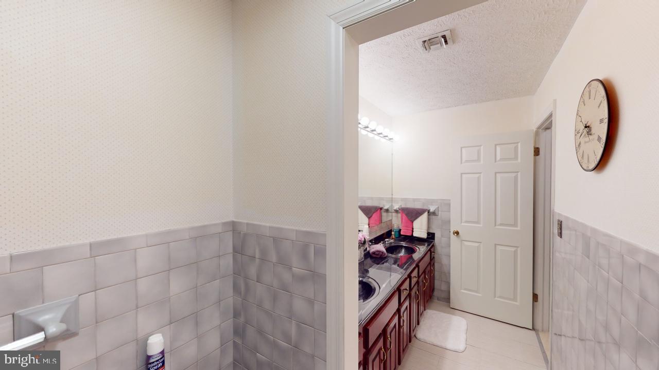 MEADOWLARK ACRES - Residential