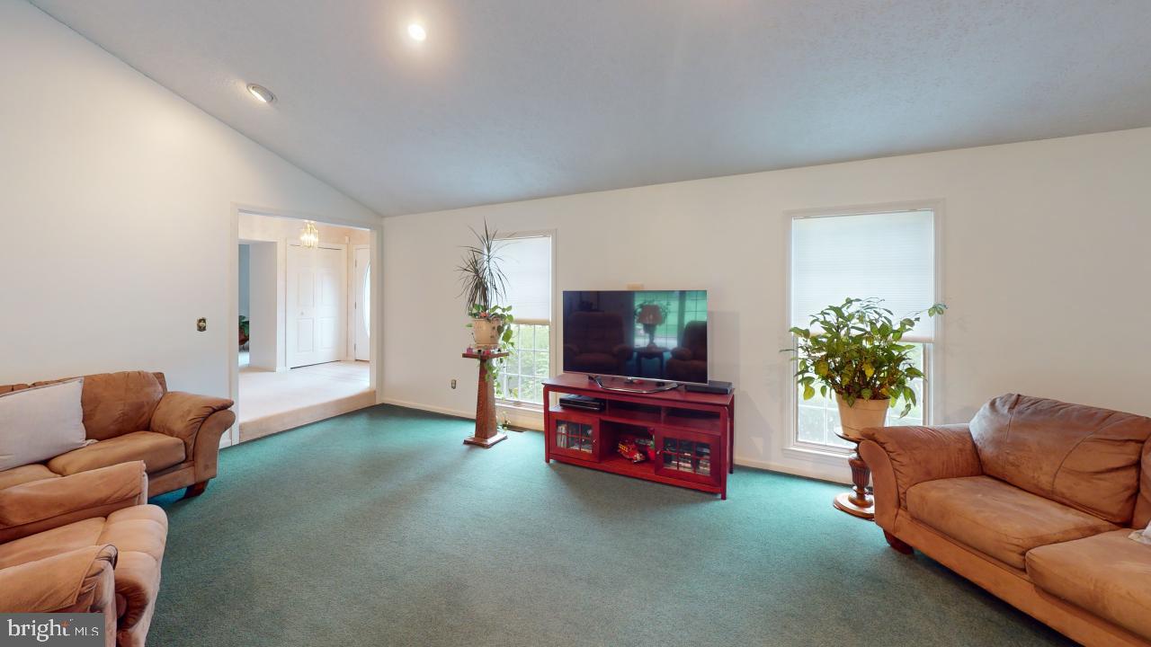 MEADOWLARK ACRES - Residential