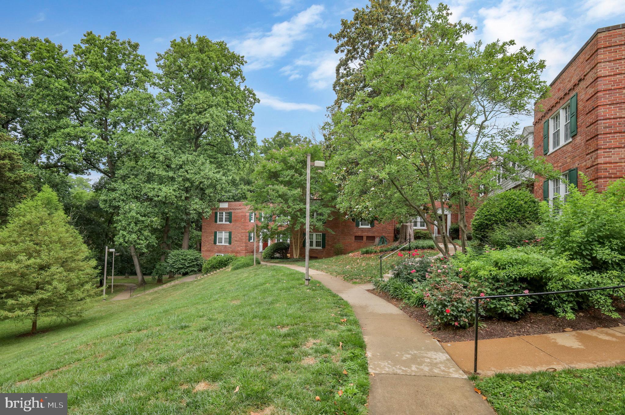 COLONIAL VILLAGE III - Residential