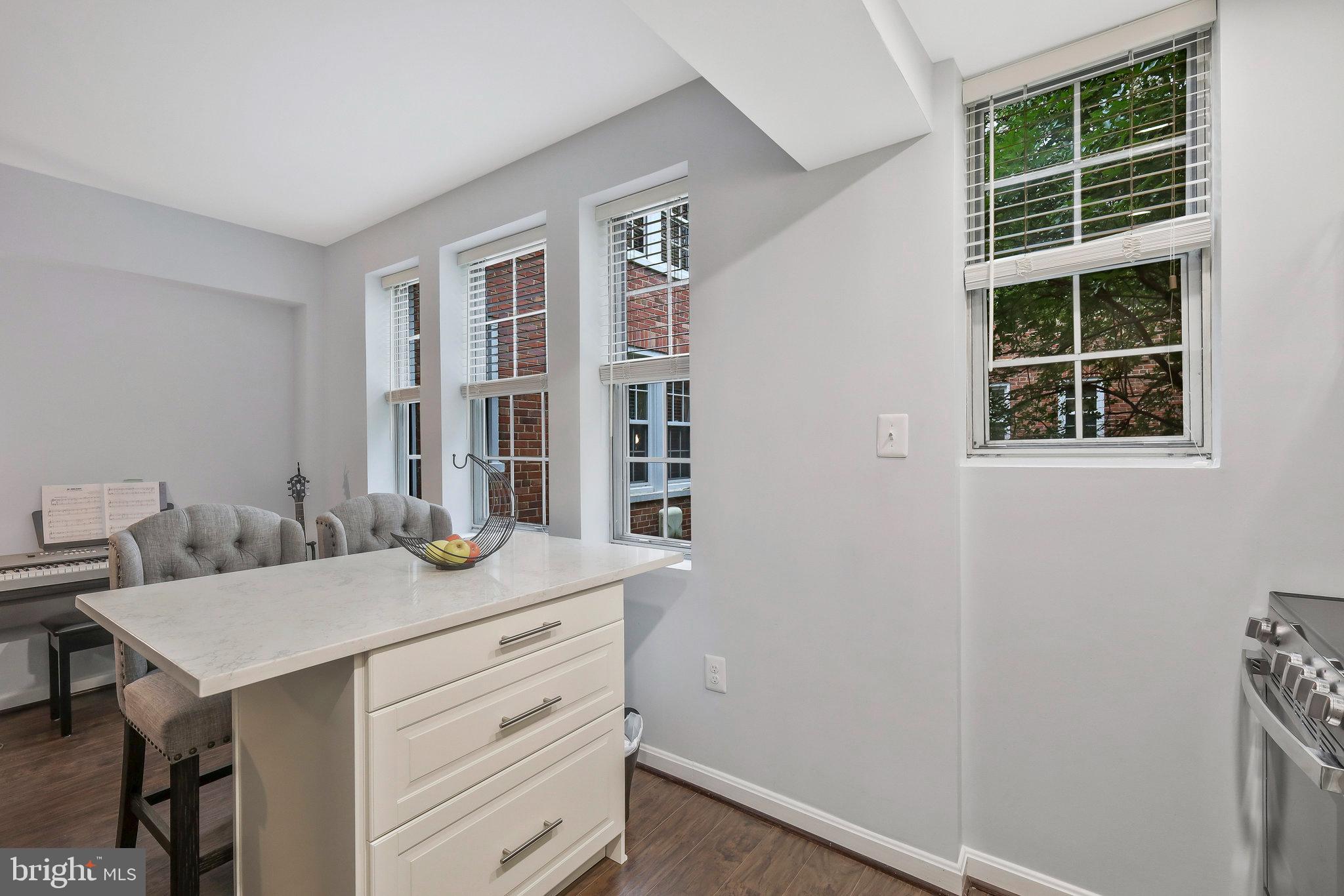 COLONIAL VILLAGE III - Residential