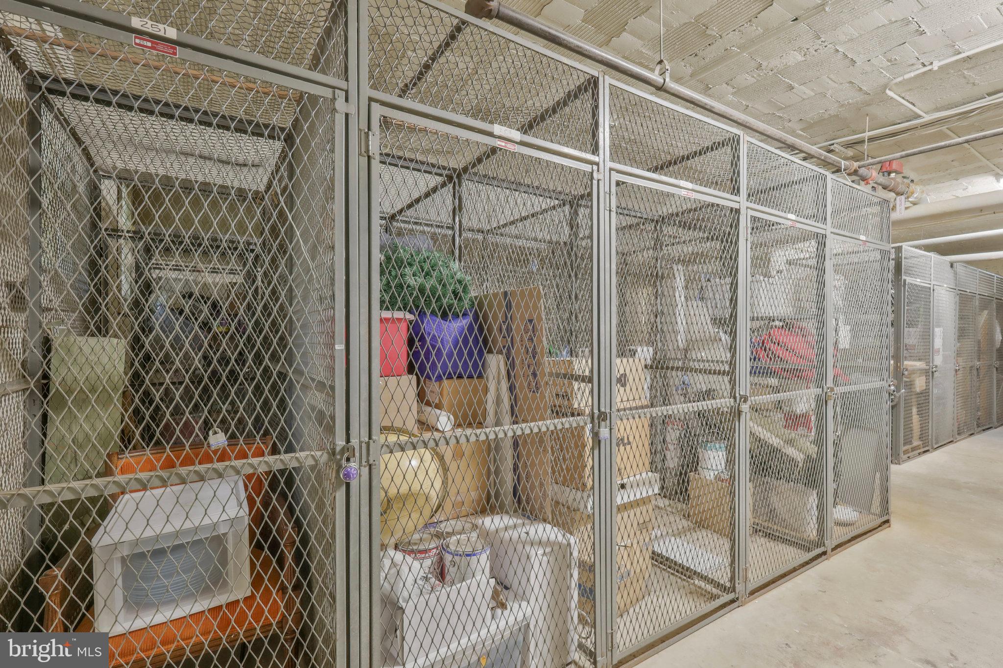 COLONIAL VILLAGE III - Residential