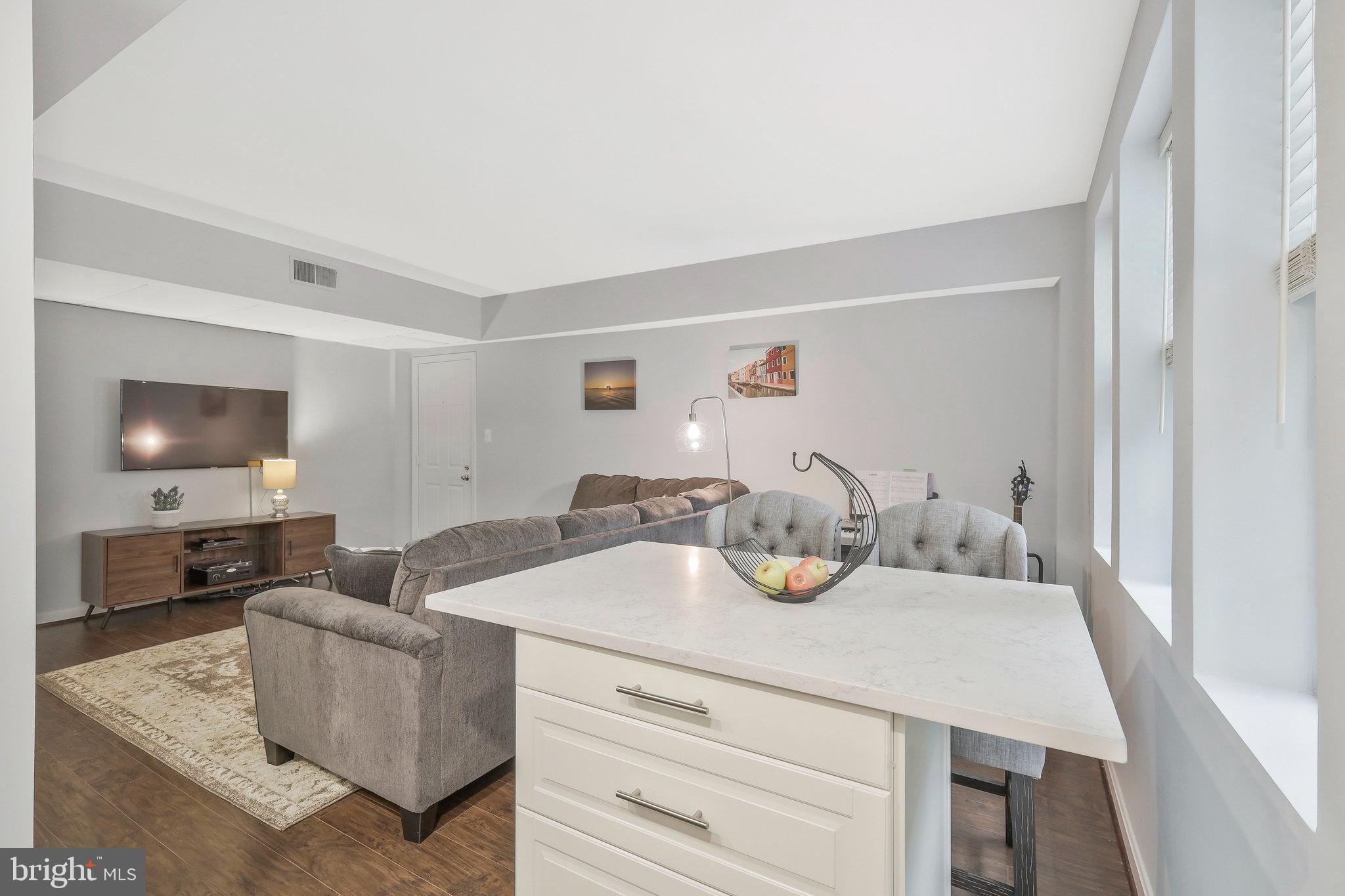 COLONIAL VILLAGE III - Residential