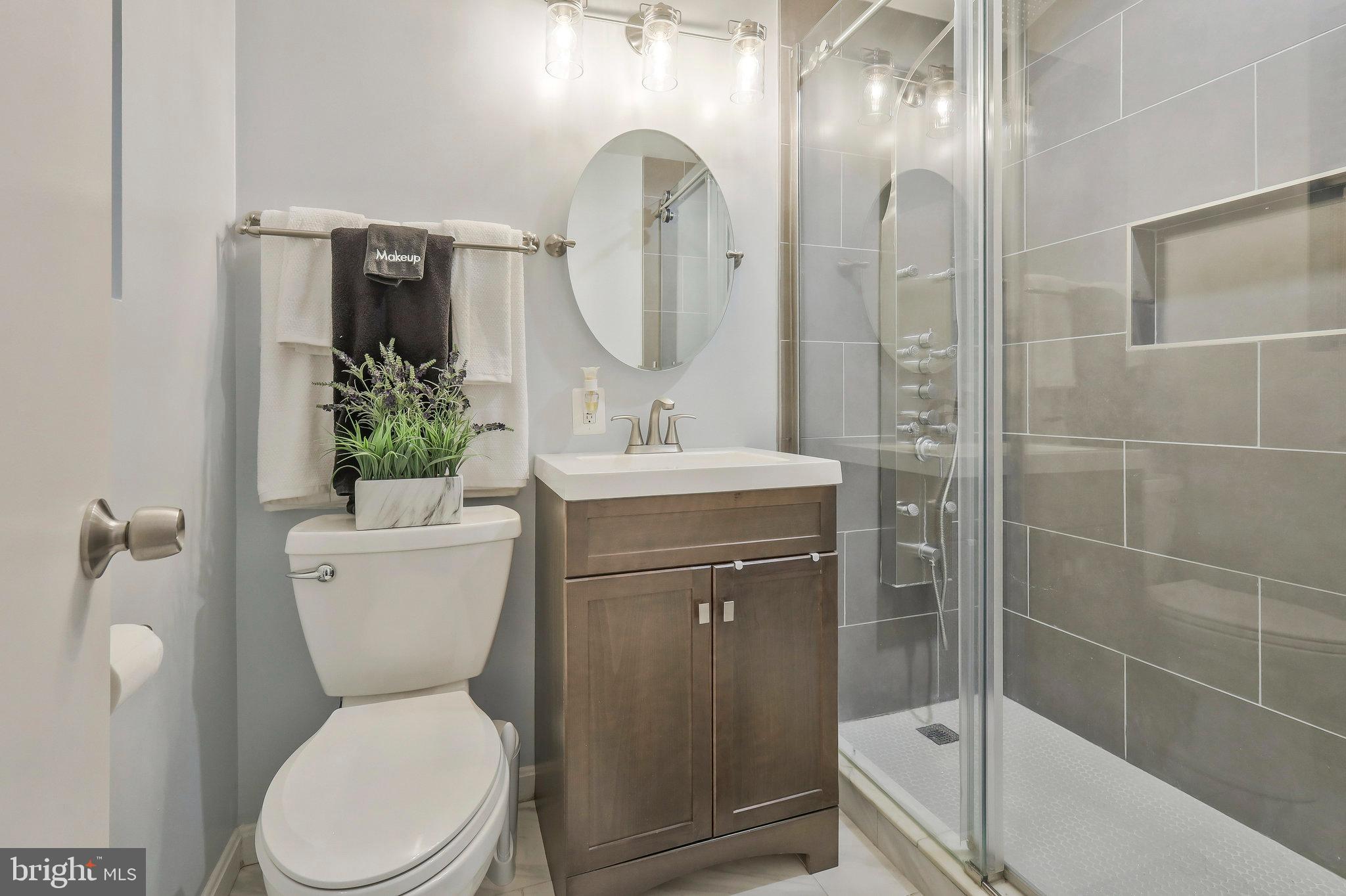 COLONIAL VILLAGE III - Residential