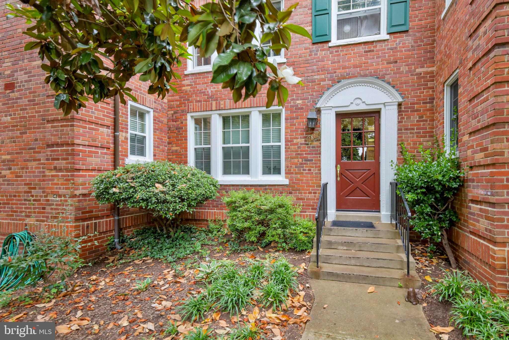 COLONIAL VILLAGE III - Residential