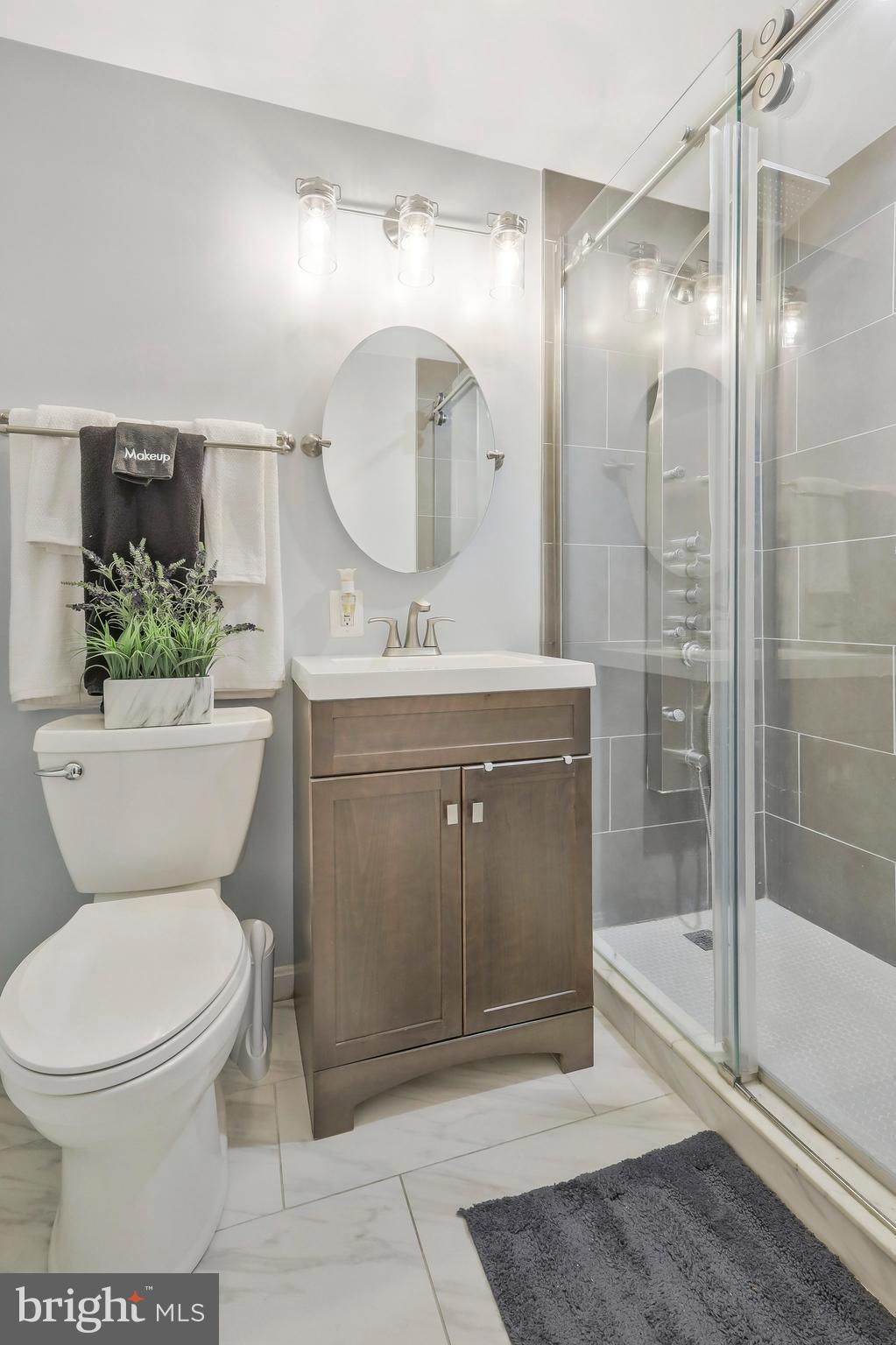 COLONIAL VILLAGE III - Residential