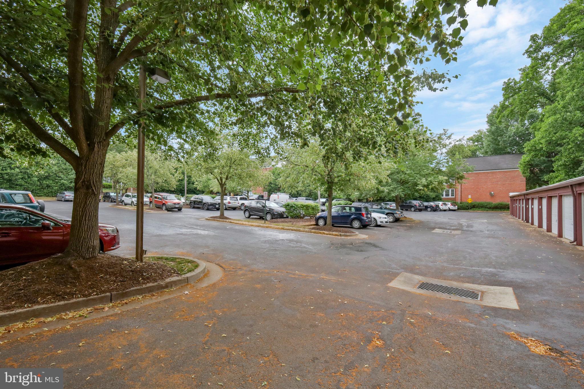 COLONIAL VILLAGE III - Residential