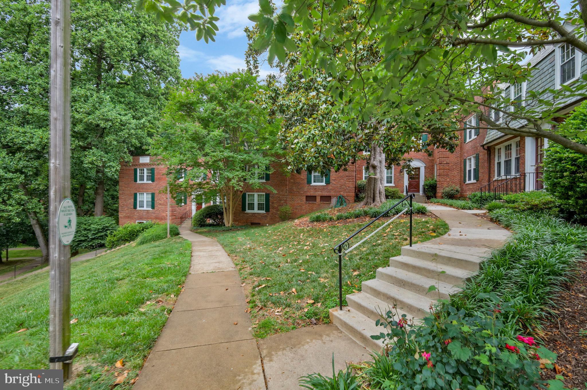 COLONIAL VILLAGE III - Residential