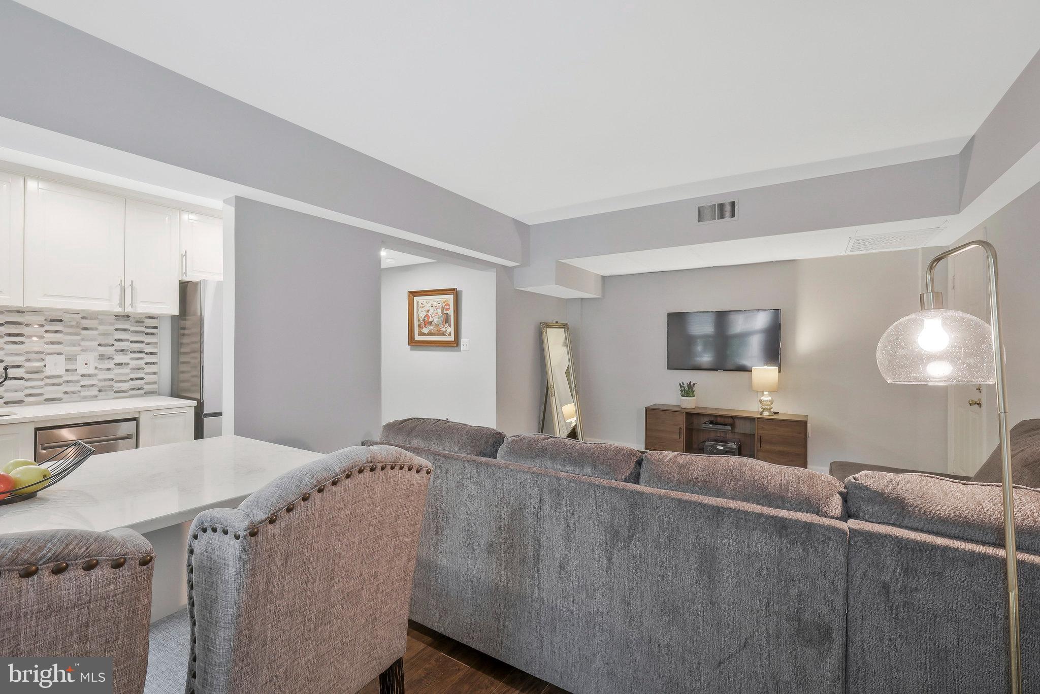 COLONIAL VILLAGE III - Residential