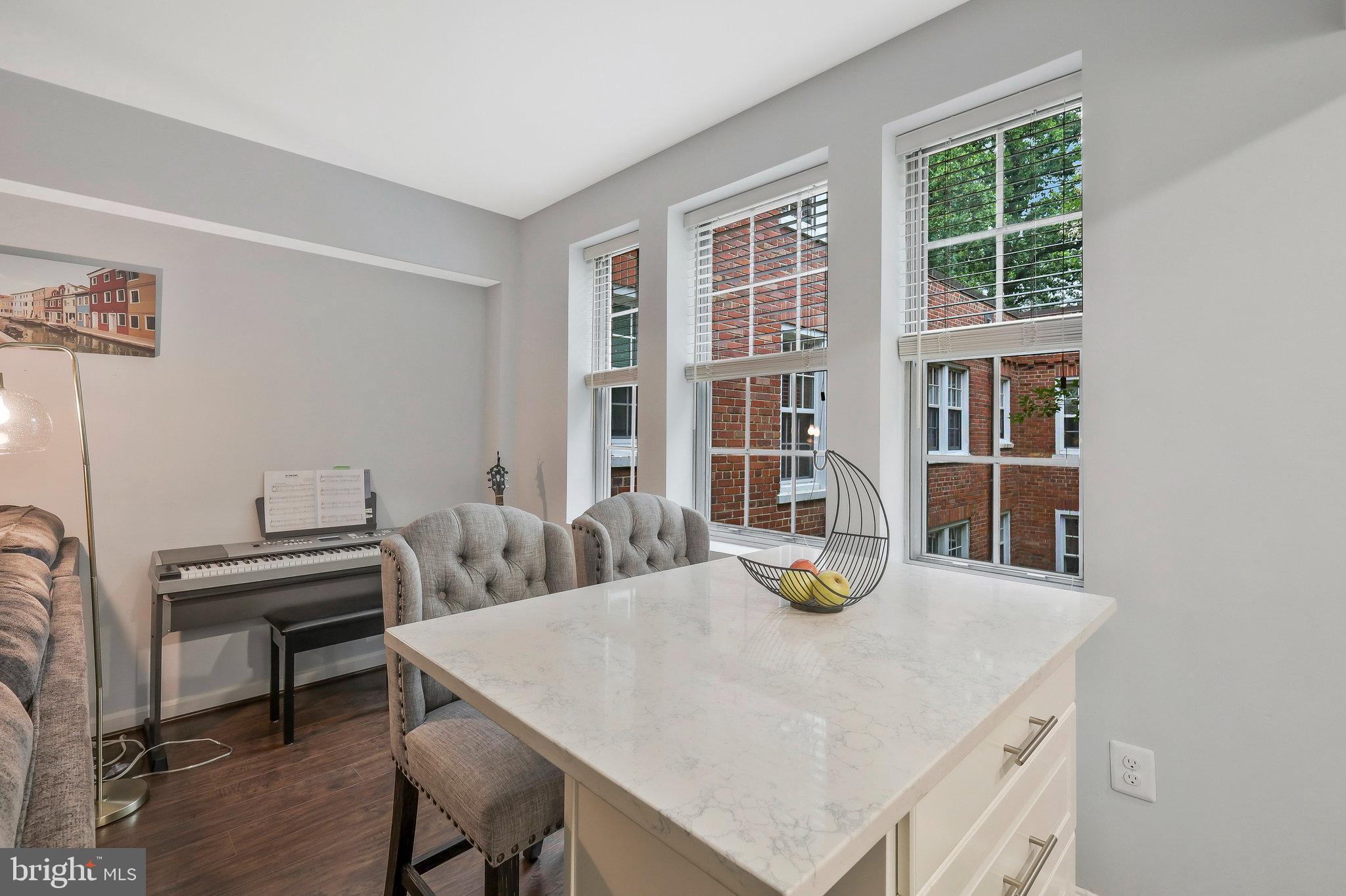 COLONIAL VILLAGE III - Residential