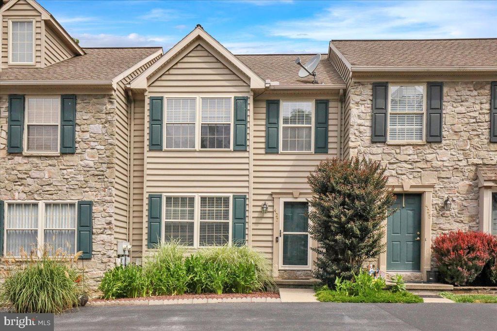 Photo of 427 Indian Rock Circle, ELIZABETHTOWN, PA 17022 (MLS # PALA2073014)