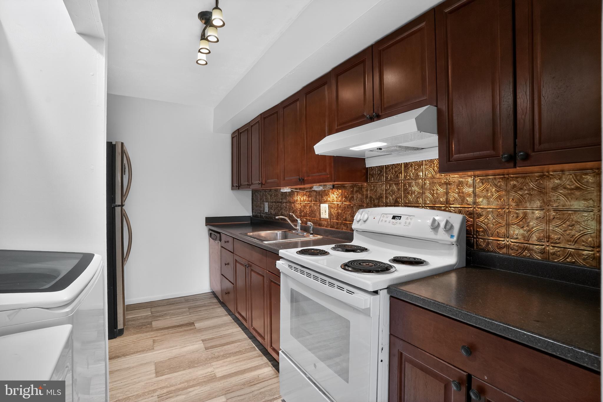 MIDDLETON PL - Residential