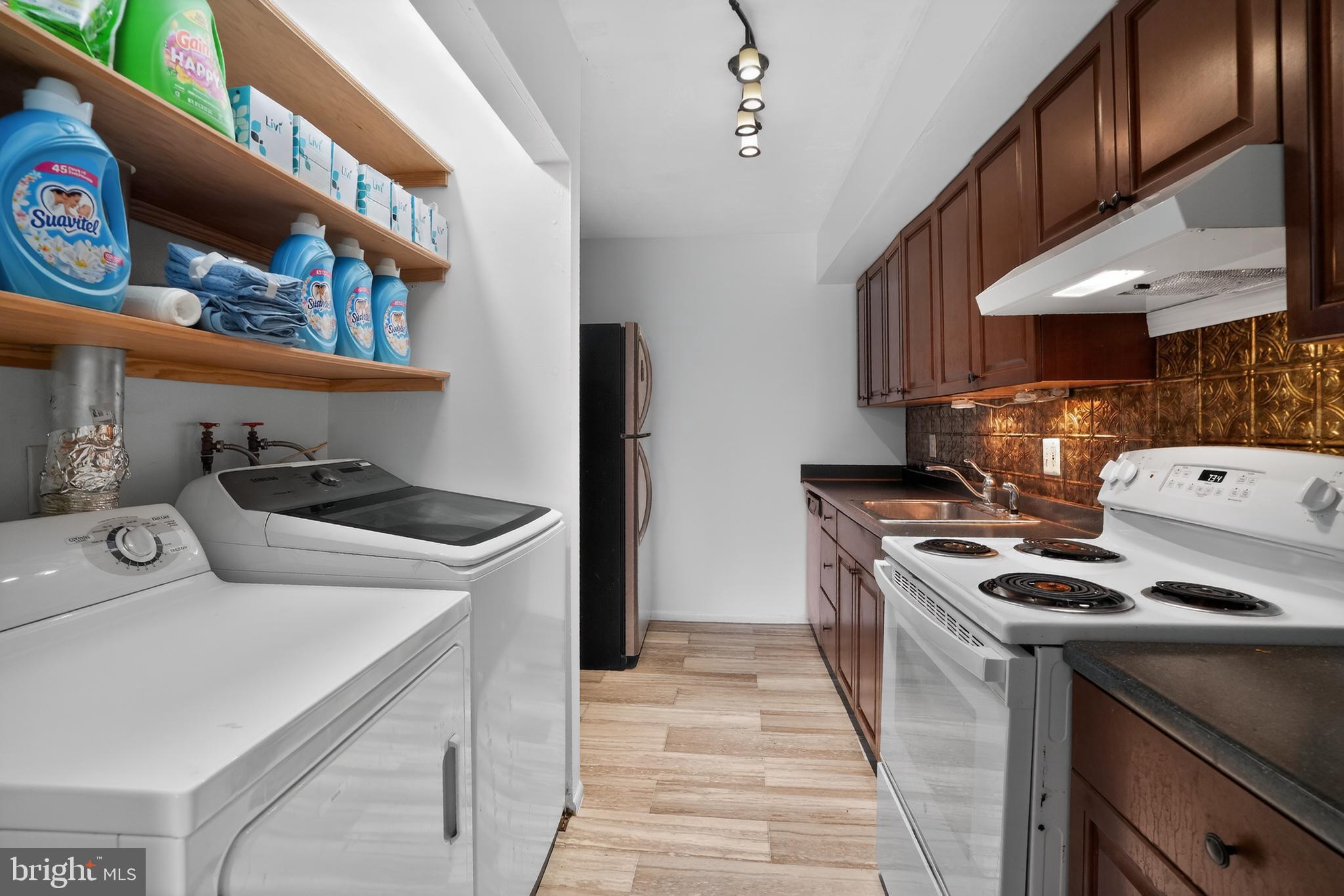 MIDDLETON PL - Residential