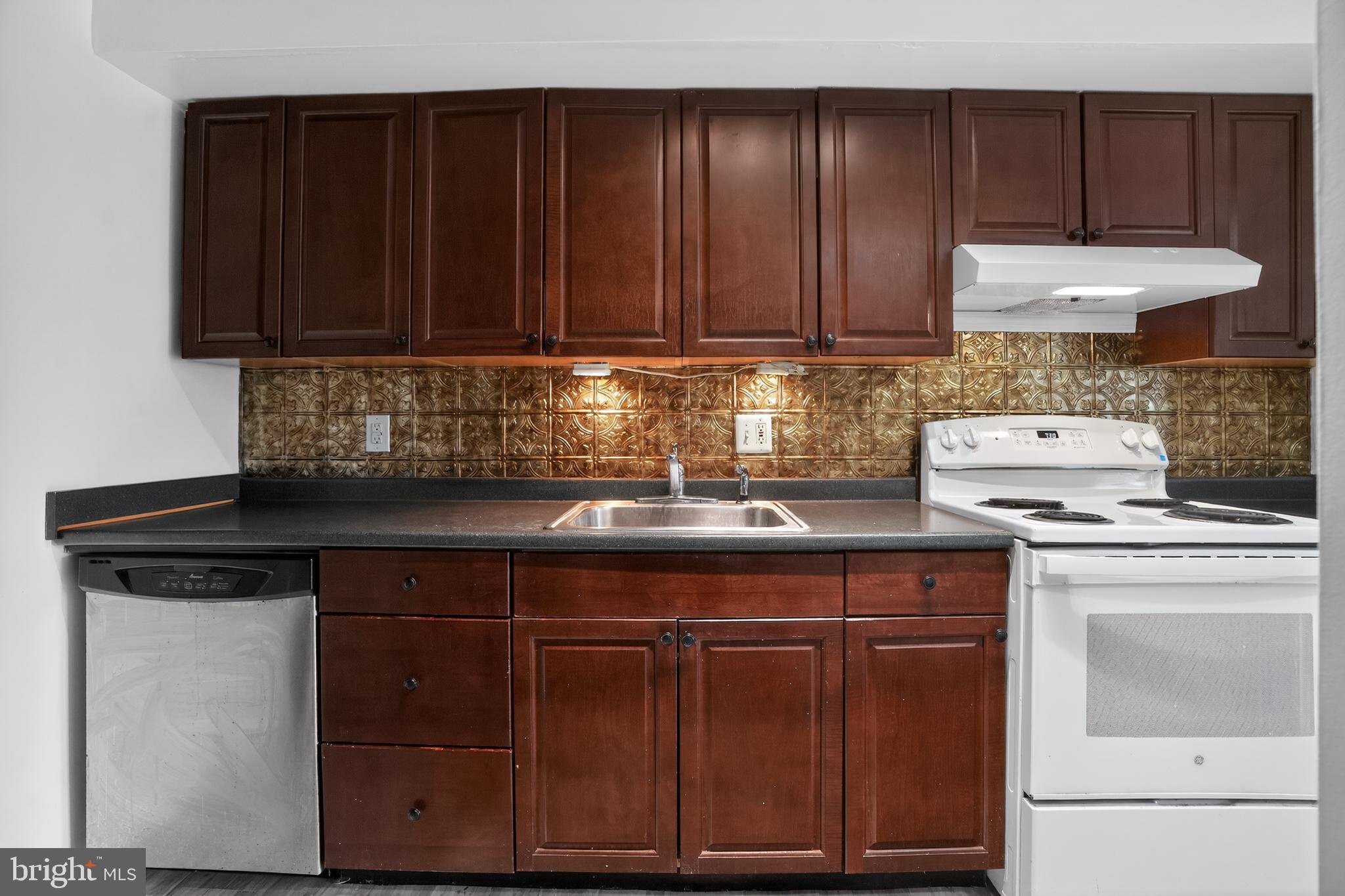 MIDDLETON PL - Residential