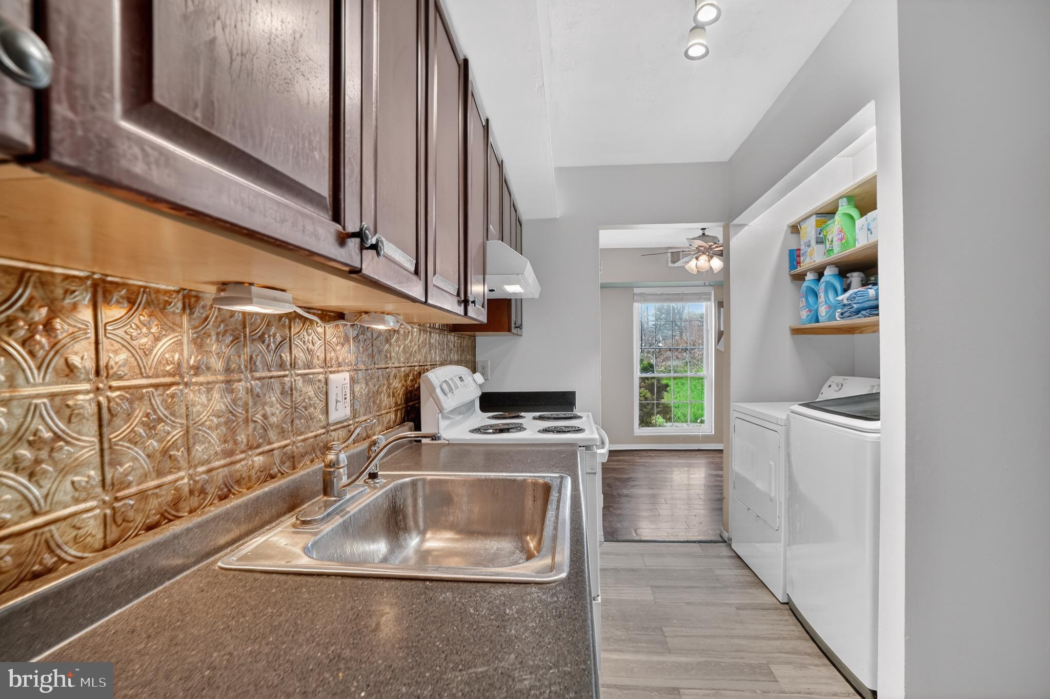 MIDDLETON PL - Residential