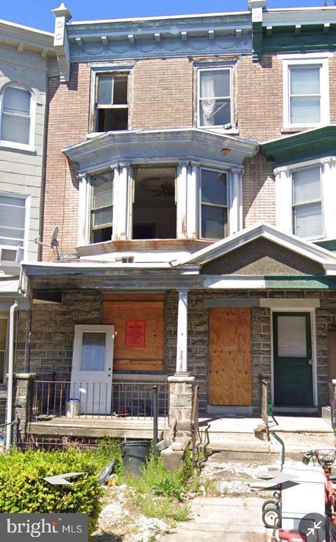 ***PLEASE READ CAREFULLY BEFORE INQUIRING***
Great Investment Opportunity.
This home is in need of a complete renovation. The home is in shell condition and boarded up.
We CANNOT allow showings at this time. The floor support system is seriously compromised, and it is simply not safe to allow anyone in.
There are currently tax and utility liens against the property totaling $100,000.
Please contact the listing agent for additional information. The property is to be purchased in “as is” condition.
**The owner can do a full interior demo before purchase. **