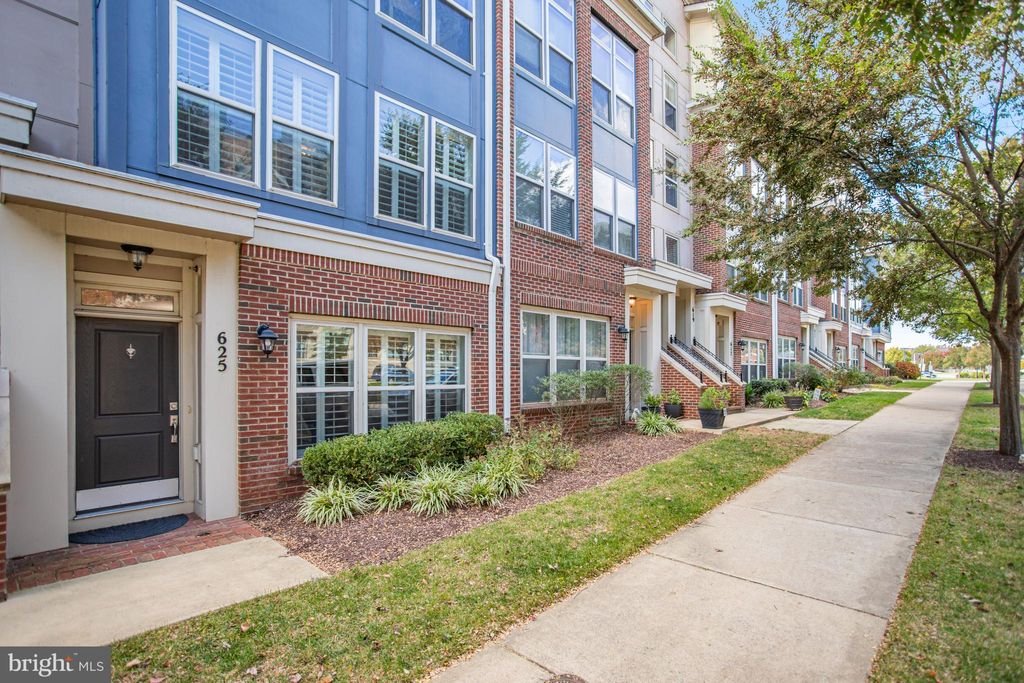 Photo of 625 Diamondback Drive #15-A, GAITHERSBURG, MD 20878 (MLS # MDMC2205774)