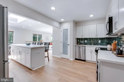 8702 Pappas Way, Annandale, VA MLS: VAFX2250508