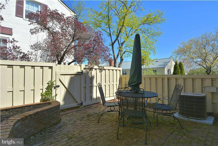 FAIRLINGTON TOWNE - Residential