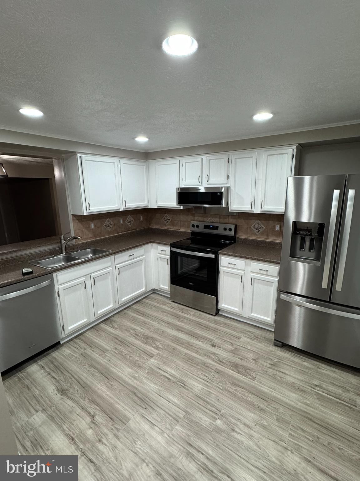 HILLCREST ORCHARDS - Residential Lease